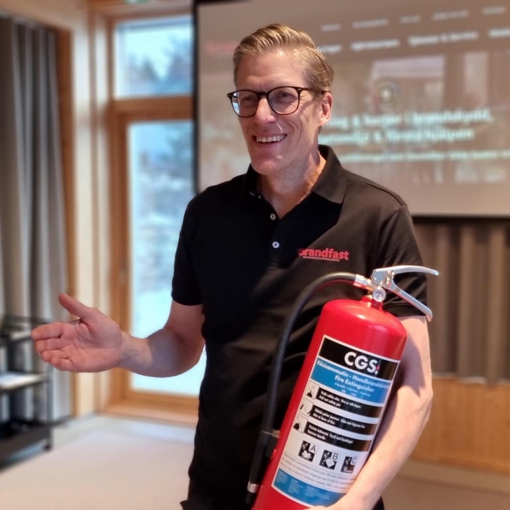 Henrik Wahlström på Brandfast håller brandutbildning