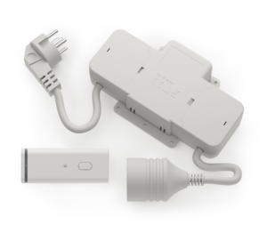 Produktbild ovanifrån på alla delar av Innohome spisvakt EVO med kontroller. Spisvakten består av en sensor och kontroller med periplex kontakt.