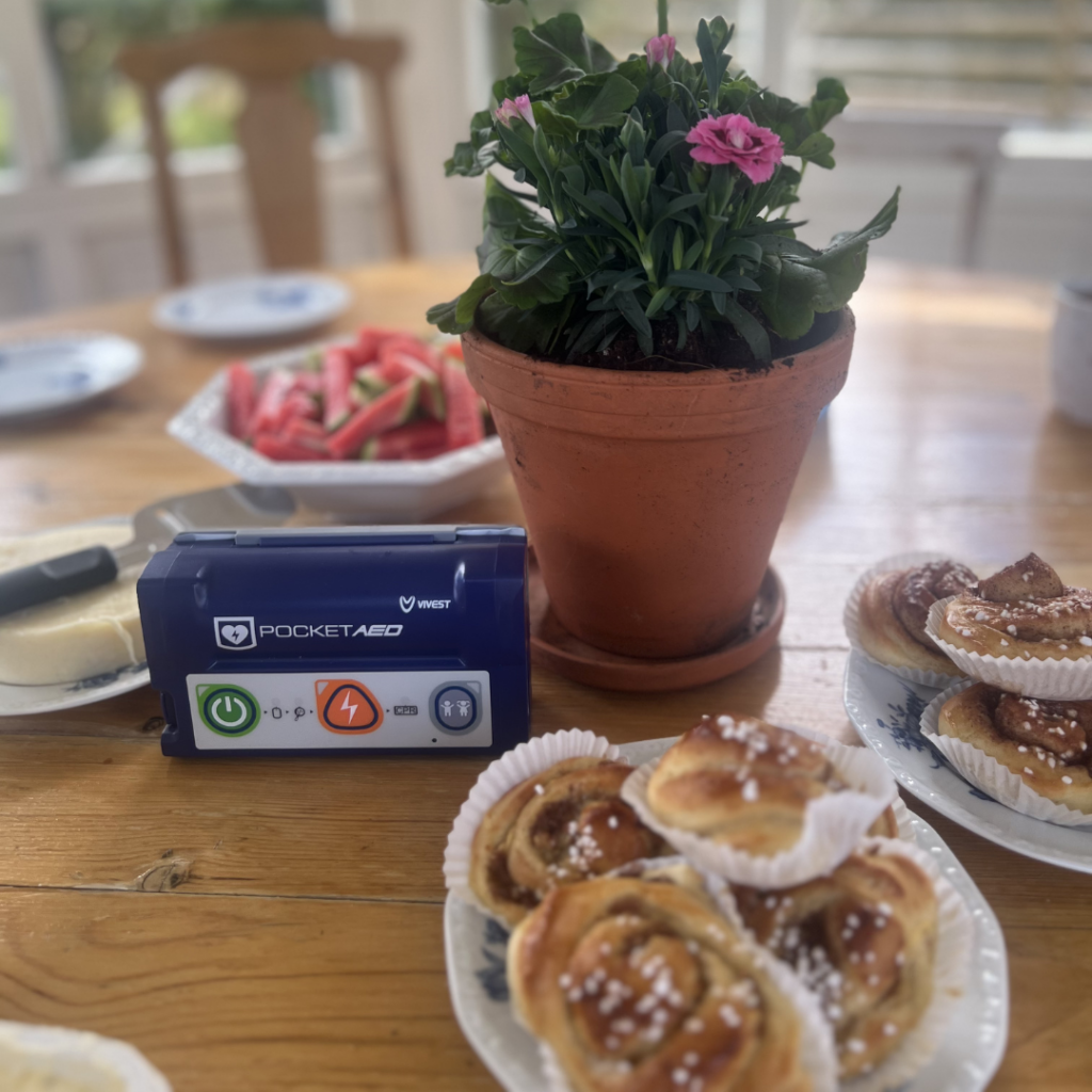 Vivest Pocket AED 3 hjärtstartare landstället